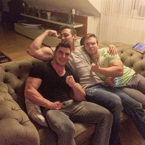 Muscle Hunk Roommates Bang To Pass The Time .
